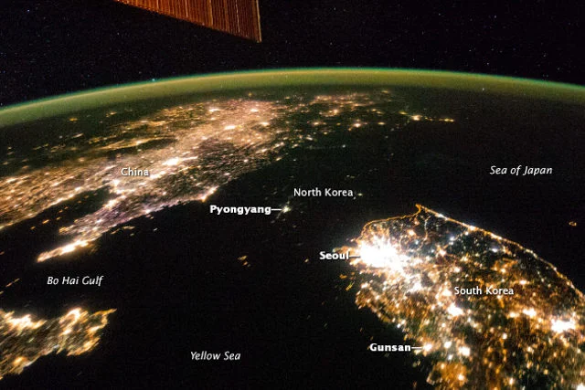 Gdy zapada noc, Korea Północna pogrąża się w ciemności
