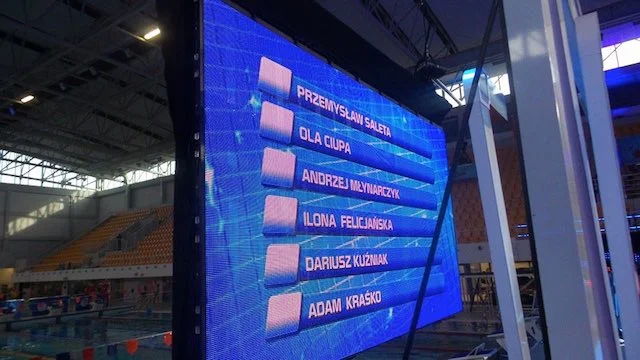 Skoki oceniane są przez jury: Danutę Stenkę, Tomasza Zimocha i Otylię Jędrzejczak.