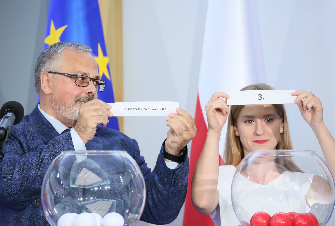 Wybory 2023. Numery list komitetów. PiS bez "jedynki", a KO daleko w tyle.