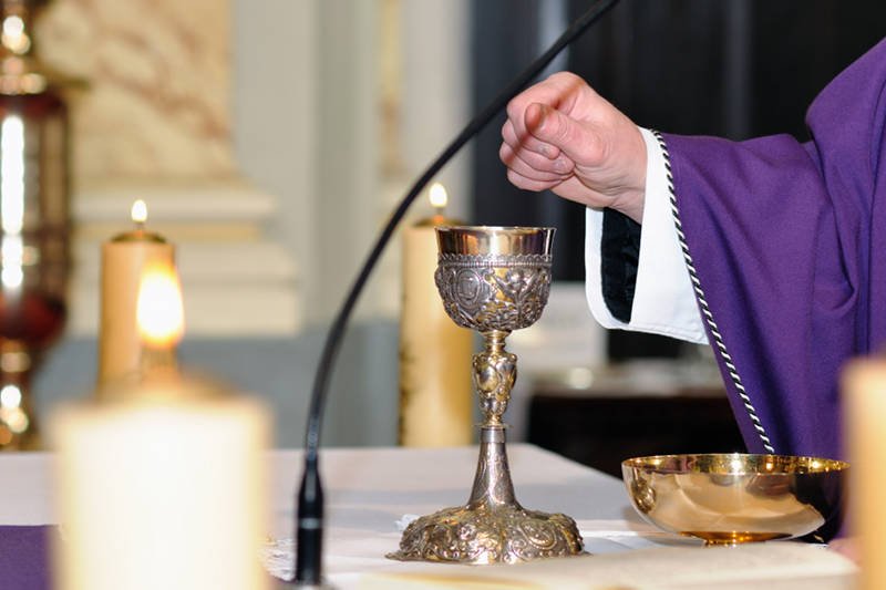 Czy [url=http://shutr.bz/1hjPOYX]ksiądz F.[/url] współżył ze swoją uczennicą? Bada to prukuratura