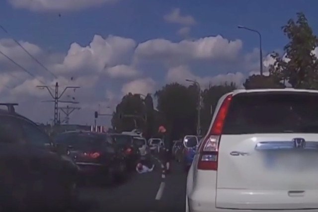 Słynne już "wymierzenie sprawiedliwości" za zajechanie drogi. Polska.