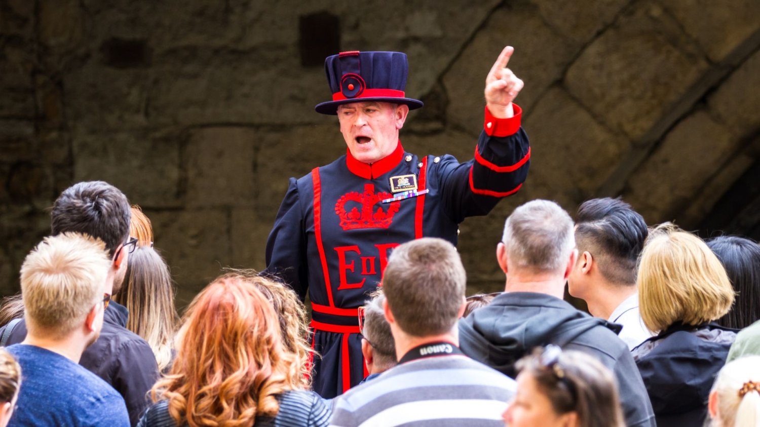 Tower od London zamknięte. Zaatakowali klejnoty królewskie należące do władców Wielkiej Brytanii Atak na klejnoty królewskie w Londynie