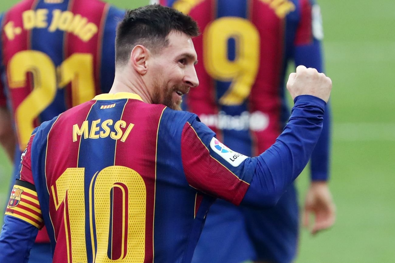 Lionel Messi zostaje w Barcelonie, kolejne dwa lata mają być jego pożegnaniem z klubem