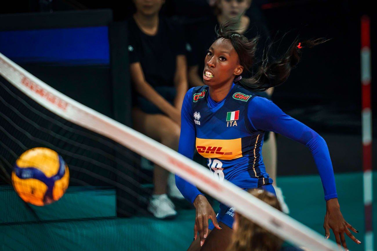 Paola Egonu jest jedną z najlepszych siatkarek na świecie. Niestety, jest również ofiarą rasizmu...