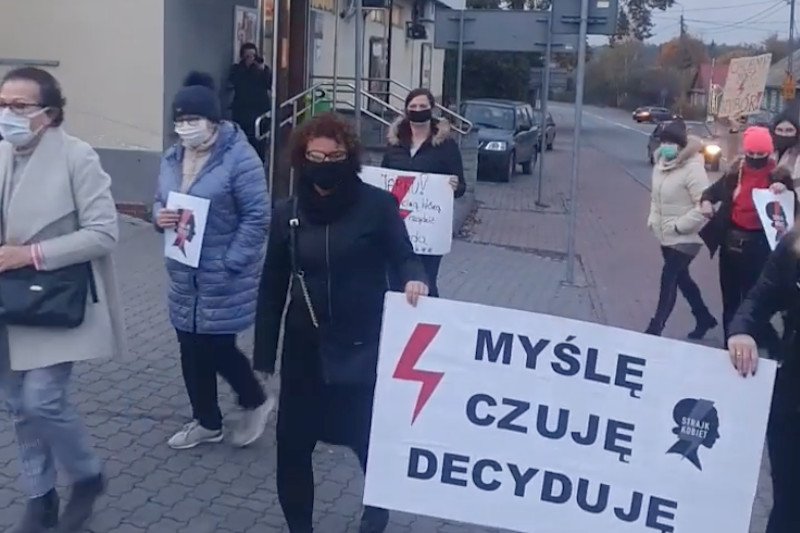 Ok. 50 osób protestowało w Sarnawce. To jedyne miejsce protestu w powiecie łosickim, gdzie wygrywa PiS.