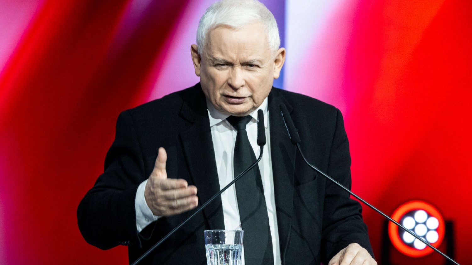Politycy PiS przeciwko Jarosławowi Kaczyńskiemu. Łukasz Kmita nie przeszedł.