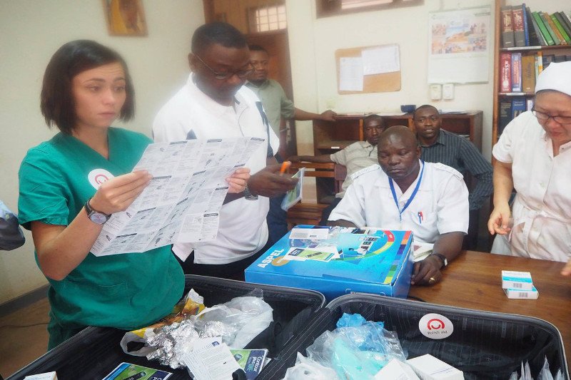 Katarzyna Pikulska, "oskarżana" przez trolli i TVP o egzotyczne wakacje w Afryce i na Bliskim  Wschodzie w rzeczywistości ratowała ludzkie życie w miejscowych szpitalach.