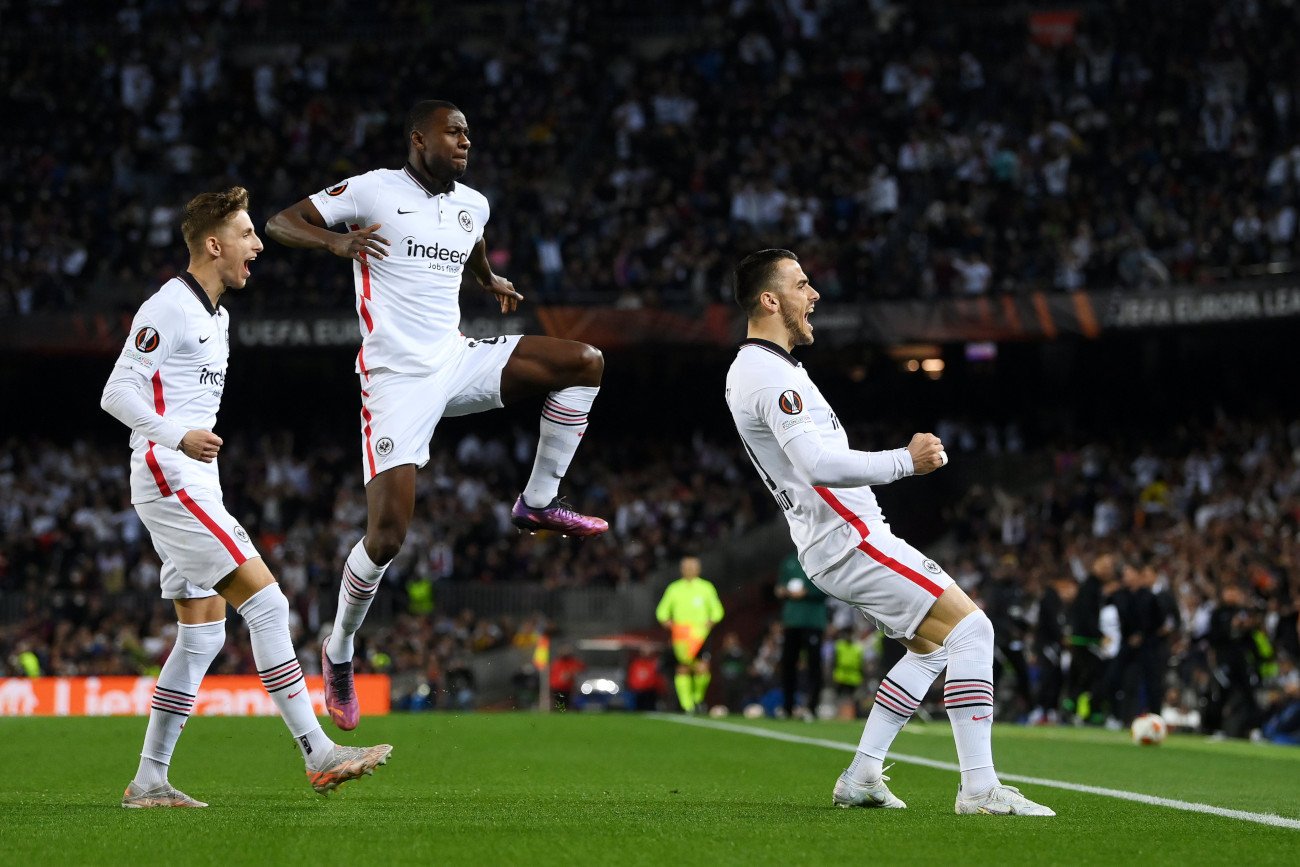 Eintracht Frankfurt sprawił największą sensację w czwartkowych rewanżach, eliminując FC Barcelonę.