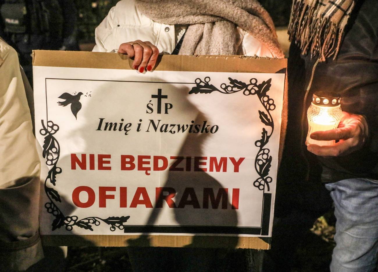 Protest przed siedziba Trybunału Konstytucyjnego - "Ani jednej więcej"
