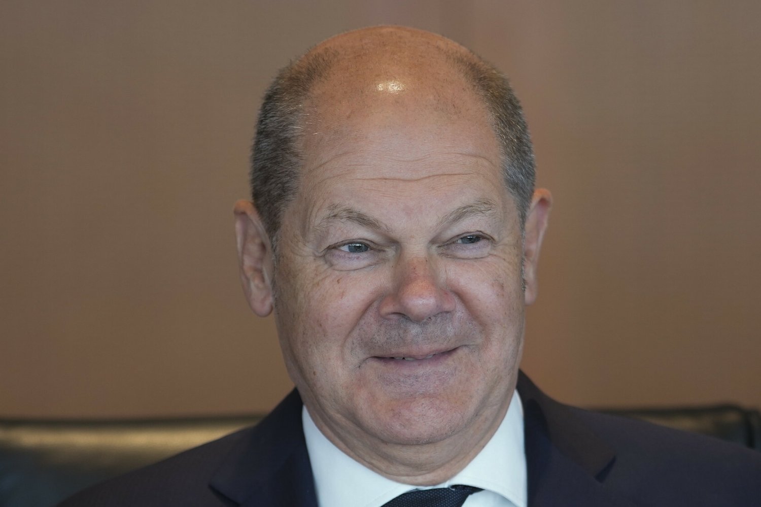 Olaf Scholz opowiedział "żart" o uchodźcach.