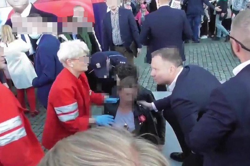 Prezydent Andrzej Duda przerwał wystąpienie w Lęborku