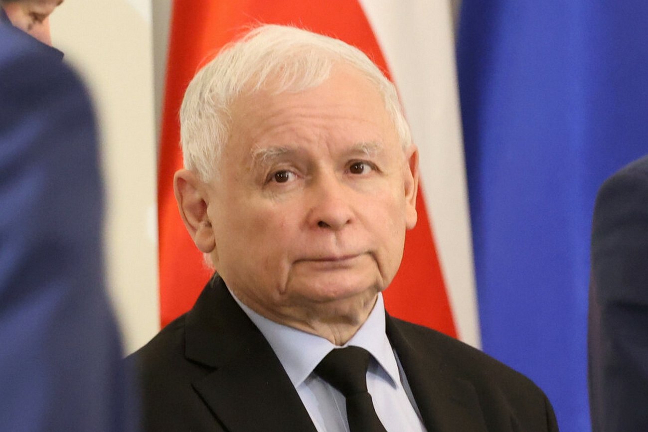 Zjednoczona Prawica zaliczyła delikatny spadek w nowym sondażu politycznym.