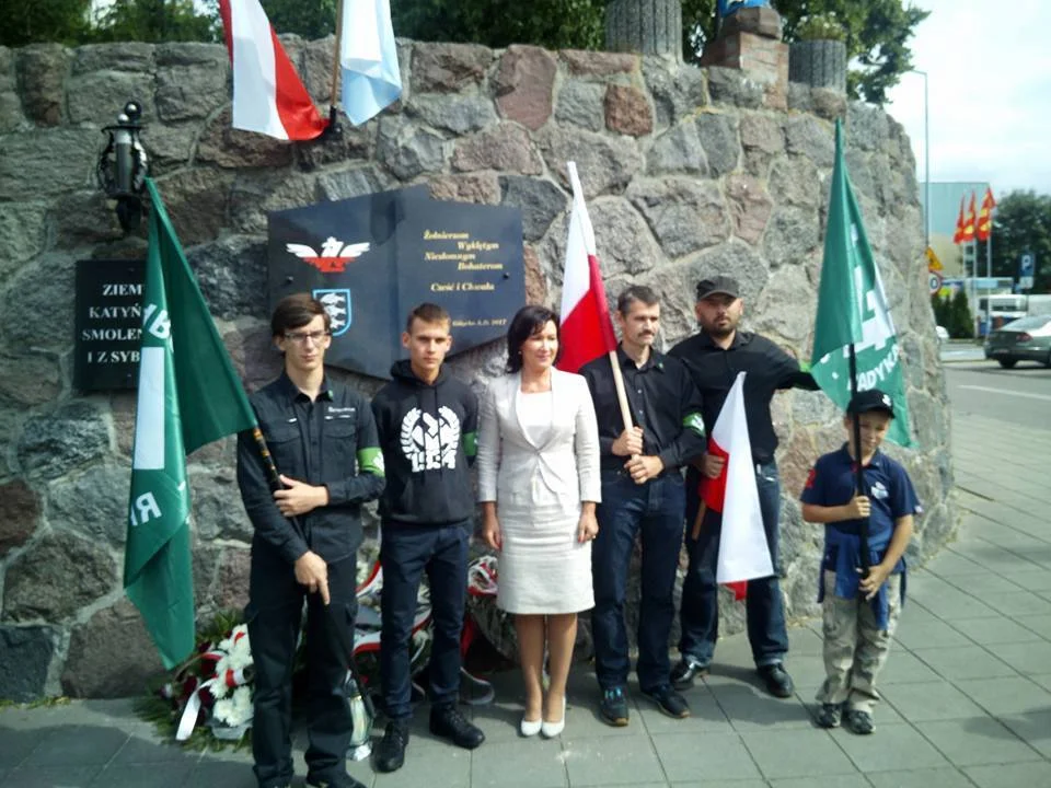 Senator PiS wraz z działaczami ONR-u