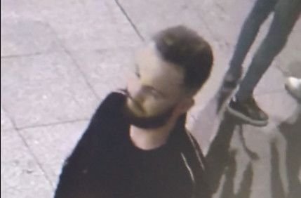 Policja opublikowała wizerunek poszukiwanego mężczyzny