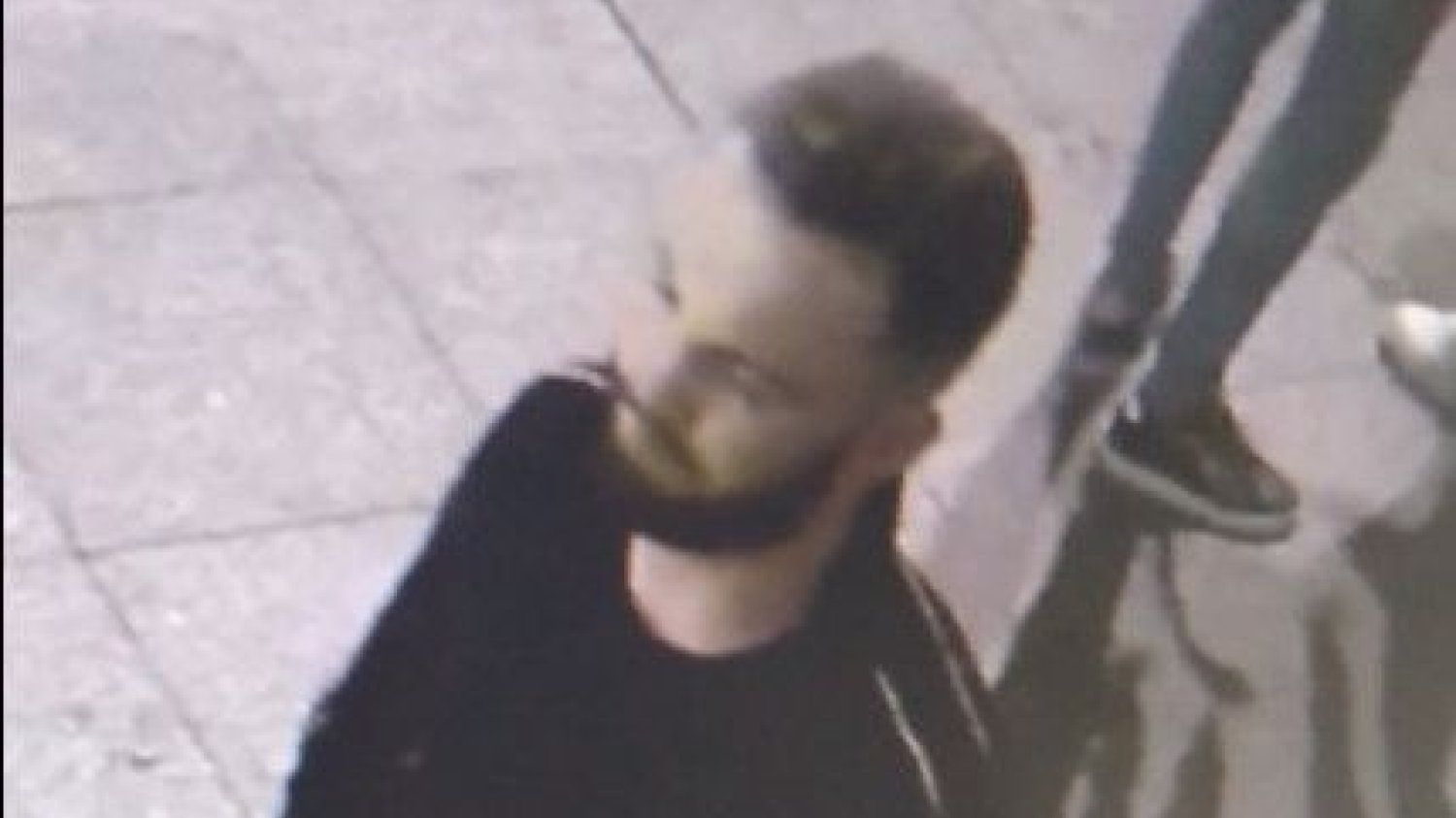 Policja opublikowała wizerunek poszukiwanego mężczyzny