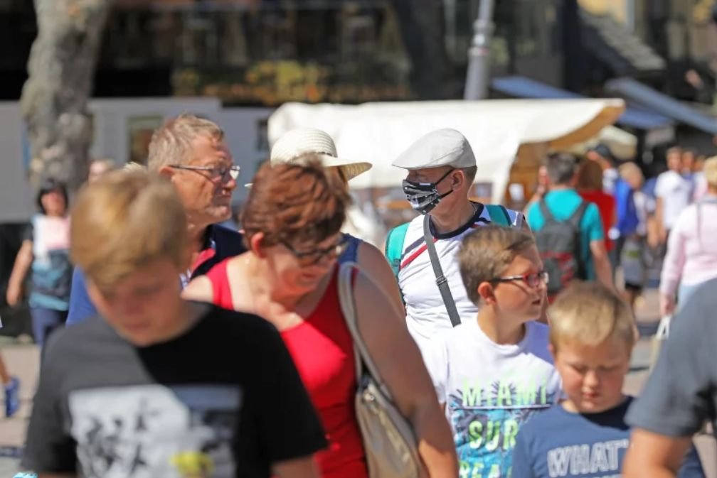 Mimo że ostatniej doby odnotowano 588 nowych przypadków osób zakażonych na COVID-19, to siedmiodniowy współczynnik zachorowań w niektórych regionach Polski nadal nie jest zbyt optymistyczny