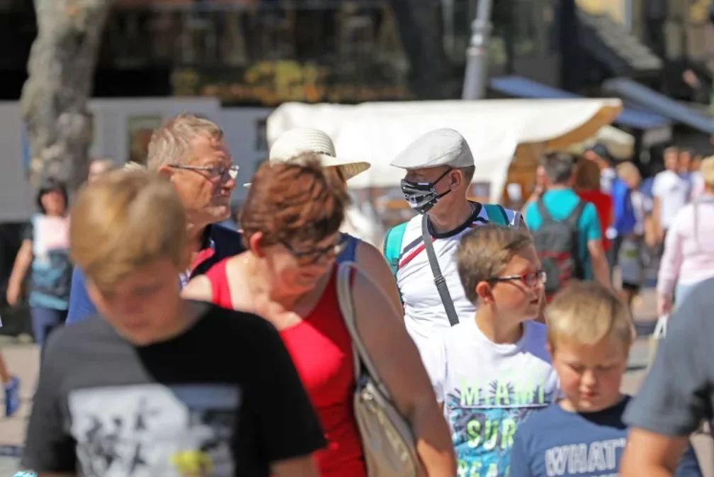 Mimo że ostatniej doby odnotowano 588 nowych przypadków osób zakażonych na COVID-19, to siedmiodniowy współczynnik zachorowań w niektórych regionach Polski nadal nie jest zbyt optymistyczny