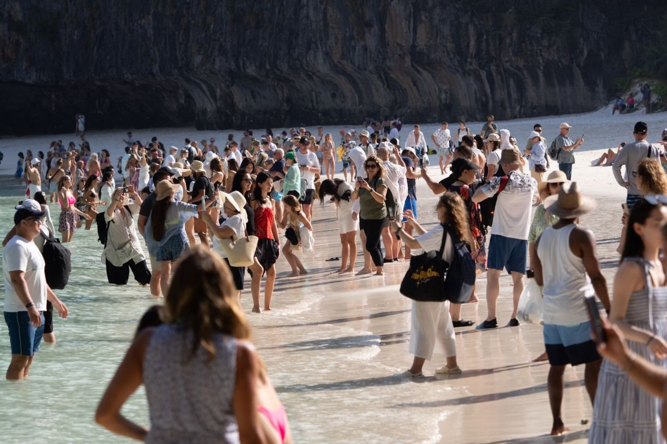 Tłum na najładniejszej plaży w Tajlandii
