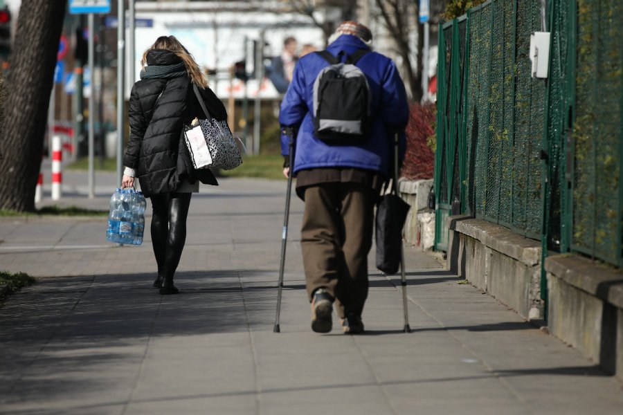 Nawet co drugi Polak ma nie przestrzegać kwarantanny w czasie koronawirusa. Tak wynika z nieoficjalnych wypowiedzi policjantów.