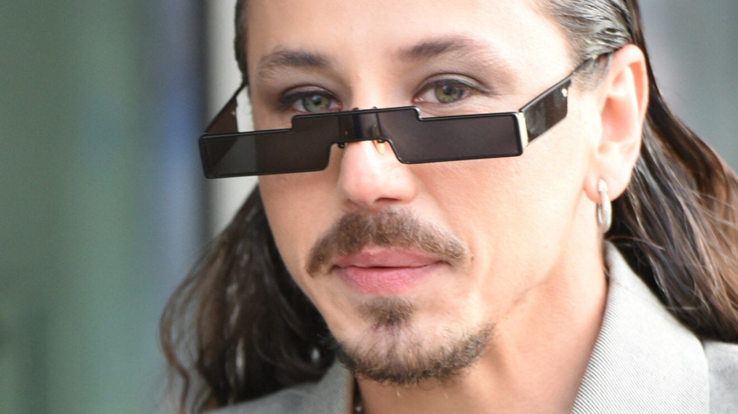 Michał Szpak na zdjęciu z innym znanym artystą.