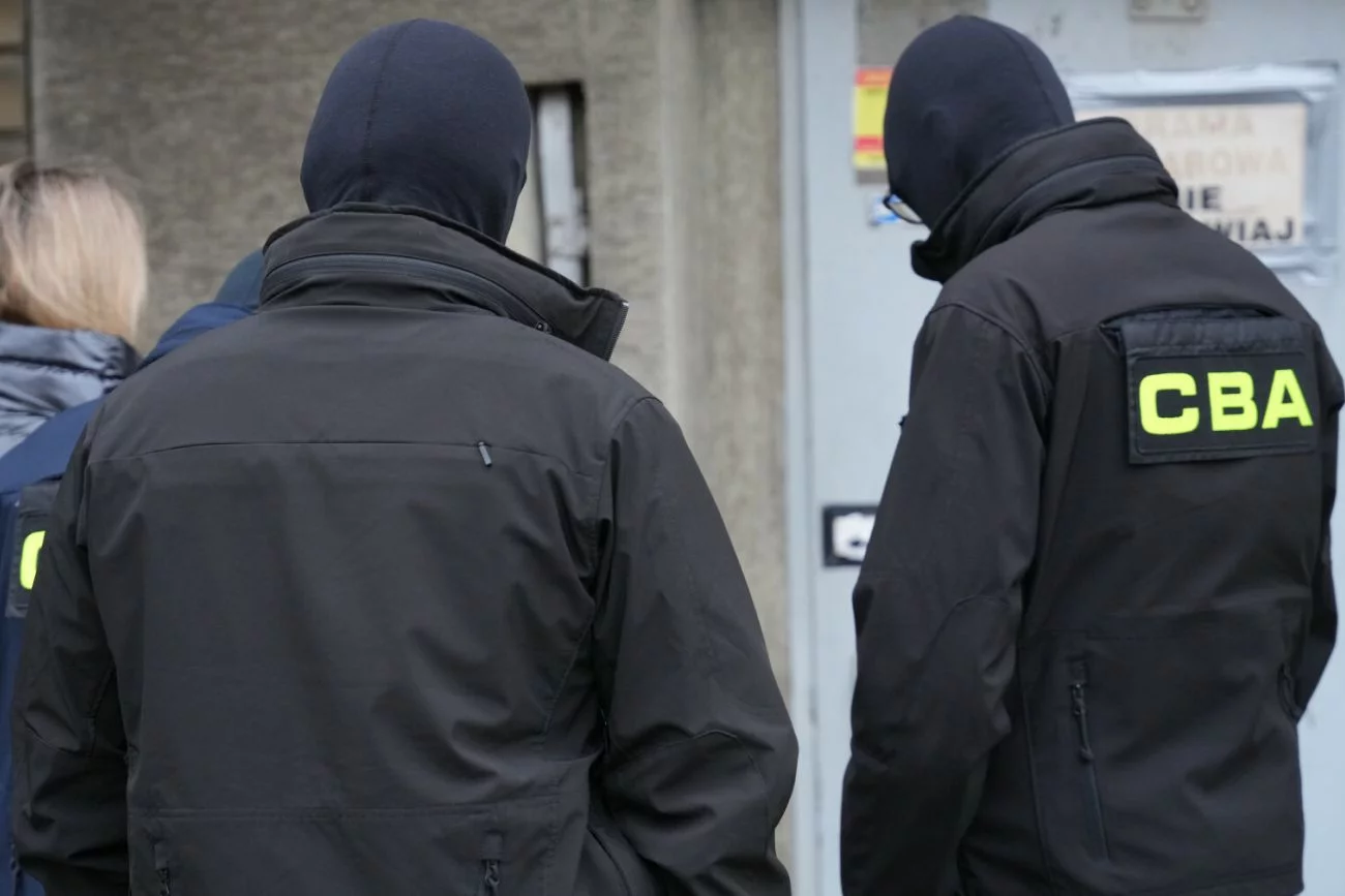 Agenci CBA szturmują siedzibę PKOl. Weszli też do mieszkania prezesa Piesiewicza Agenci CBA szturmują siedzibę PKOl. Weszli też do mieszkania prezesa Piesiewicza