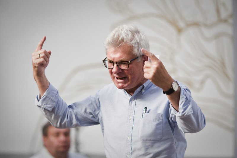 Andrzej Celiński obraził na Facebooku swojego rywala w wyborach na prezydenta Warszawy - Jana Śpiewaka.