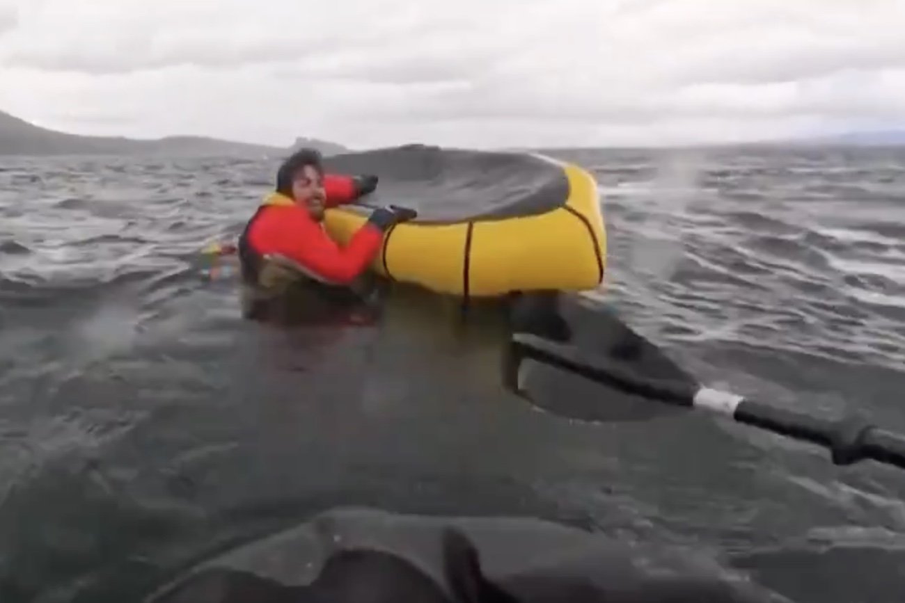 Kajakarz połknięty przez wieloryba. Mężczyźnie nic się nie stało.