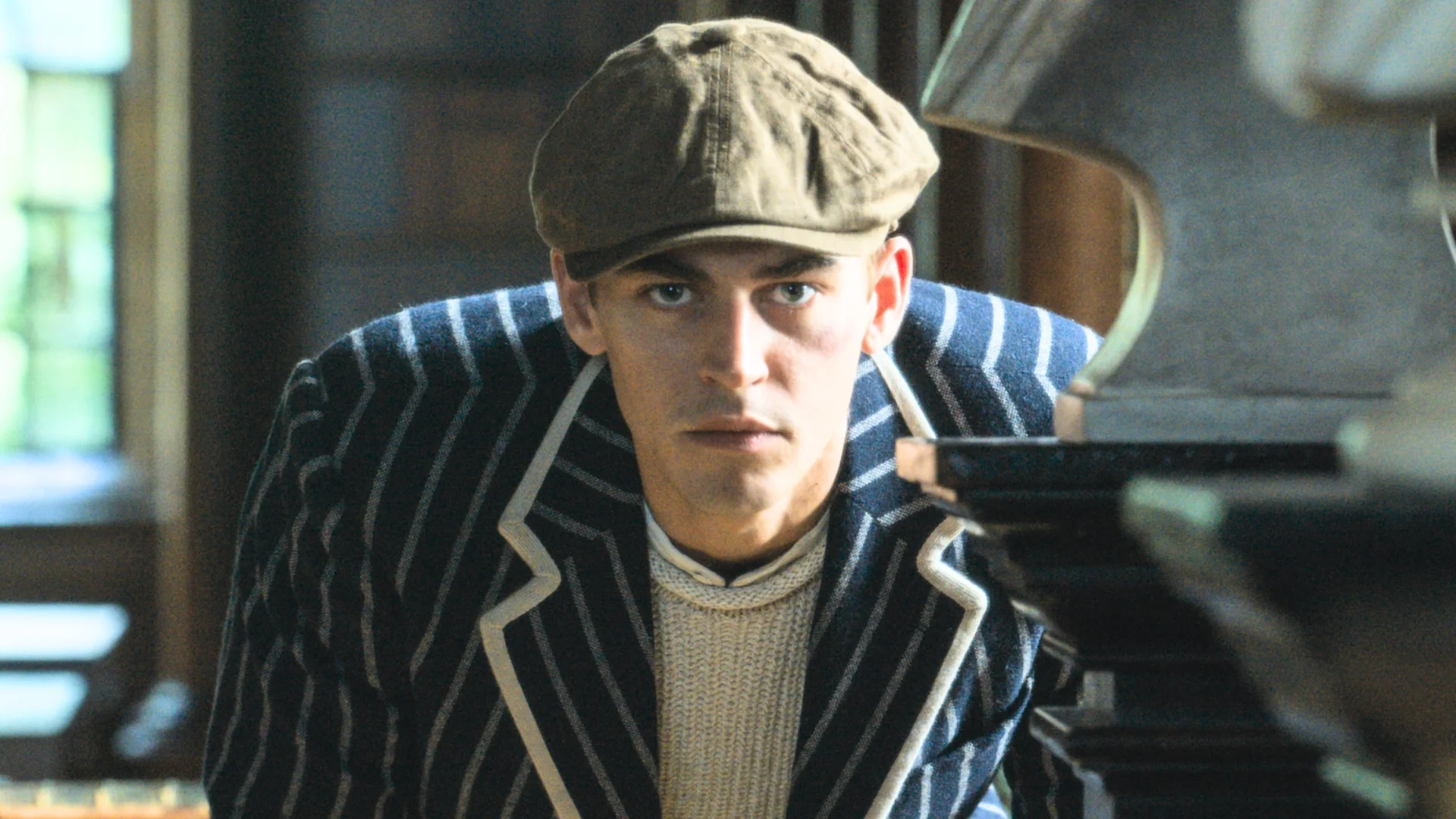 Hero Fiennes Tiffin w serialu "Młody Sherlock"