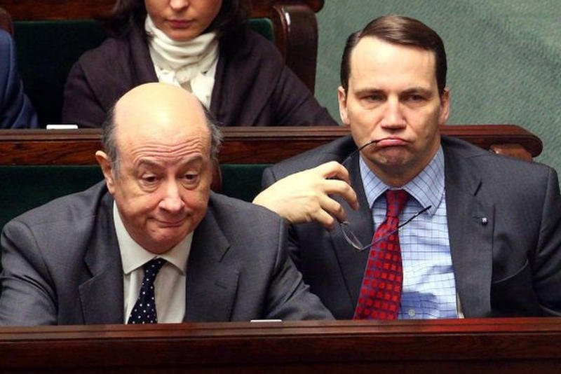 Jacek Rostowski i Radosław Sikorski okazują się znawcami dowcipów. Szczególnie tych dla dorosłych.