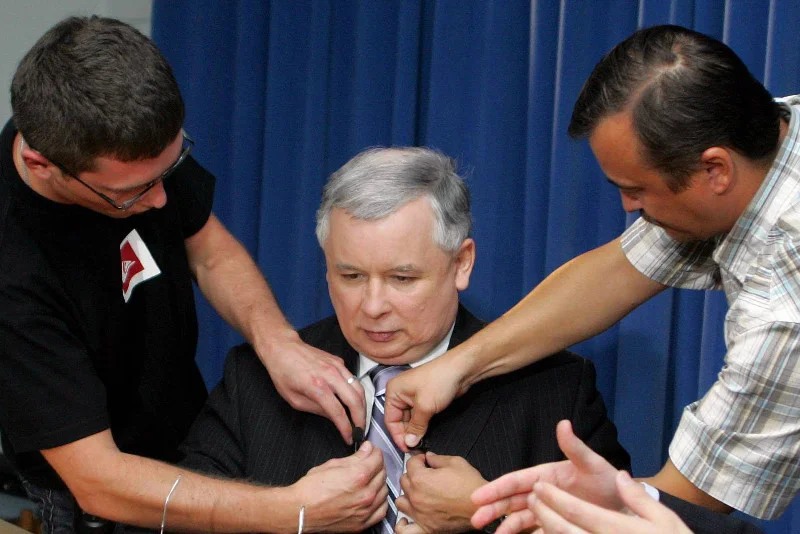 Posłowi Kaczyńskiemu zdarzało się czatować przed powstaniem KOD. Np. w 2007 roku premier Jarosław Kaczyński czatował z Kancelarii Prezesa Rady Ministrów.