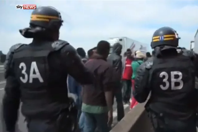 Podczas szturmu na terminal tunelu pod kanałem La Manche zginął jeden imigrant