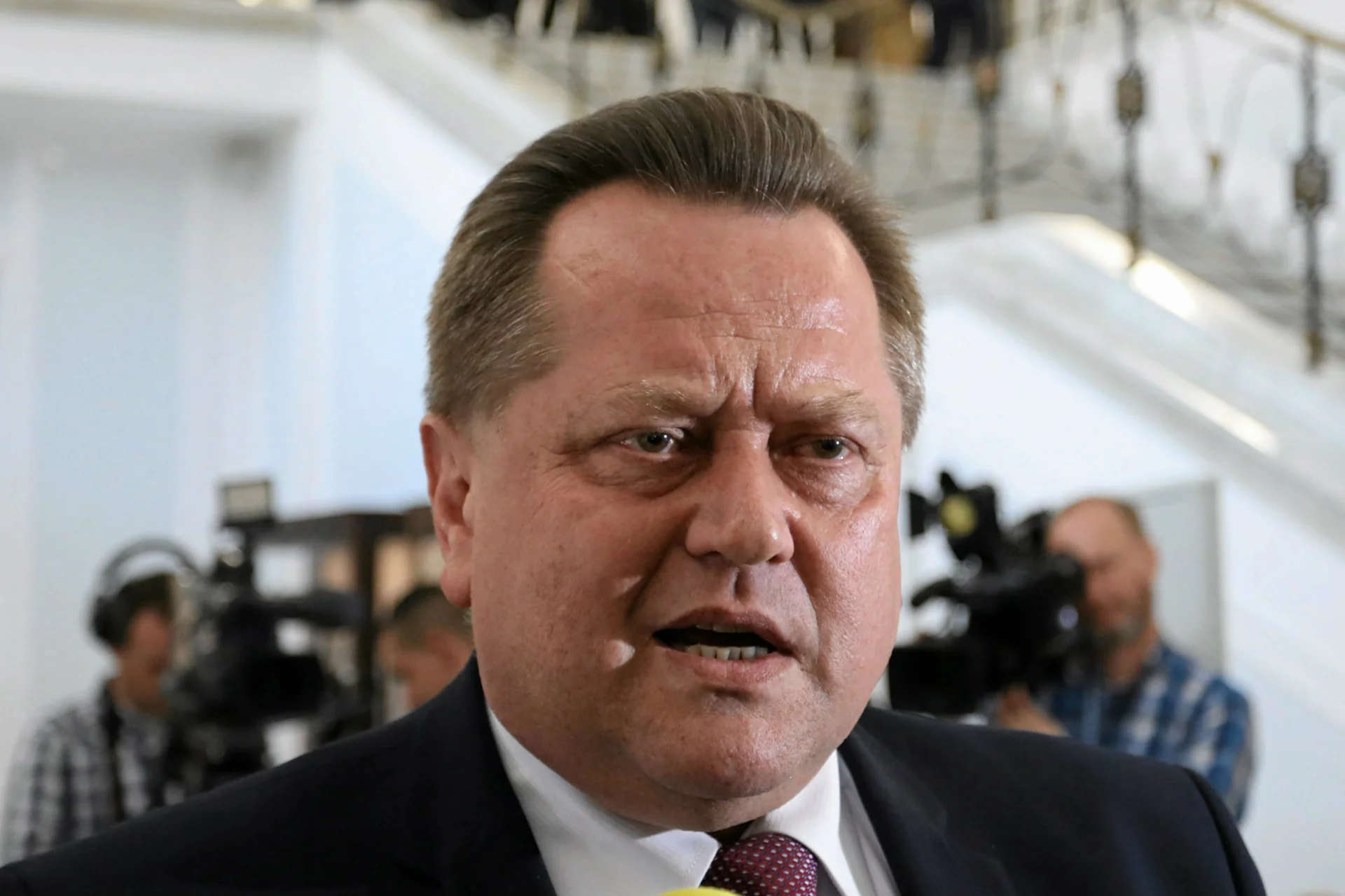 Jarosław Zieliński odwiedził Sokółkę. Z tej okazji policjanci w dzień wolny od pracy wzięli udział w sprzątaniu.