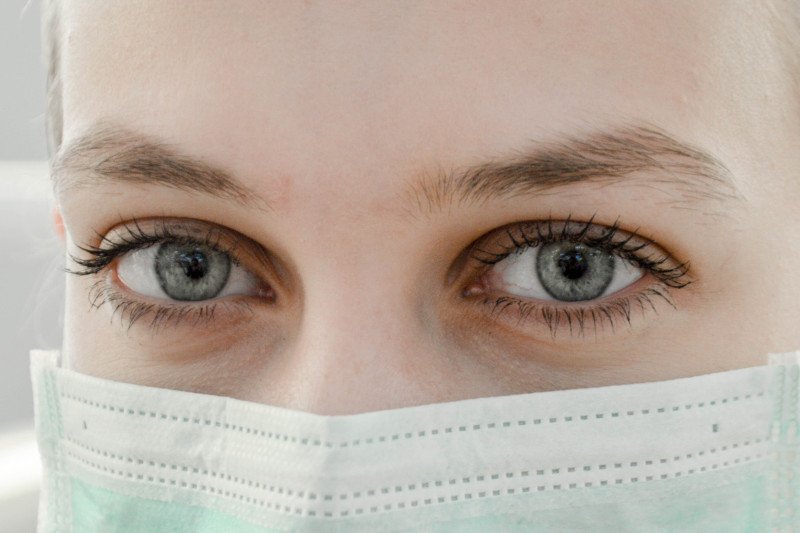 Jak możemy pomóc tym, którzy w czasie pandemii muszą pracować? Wystarczy ich wysłuchać.