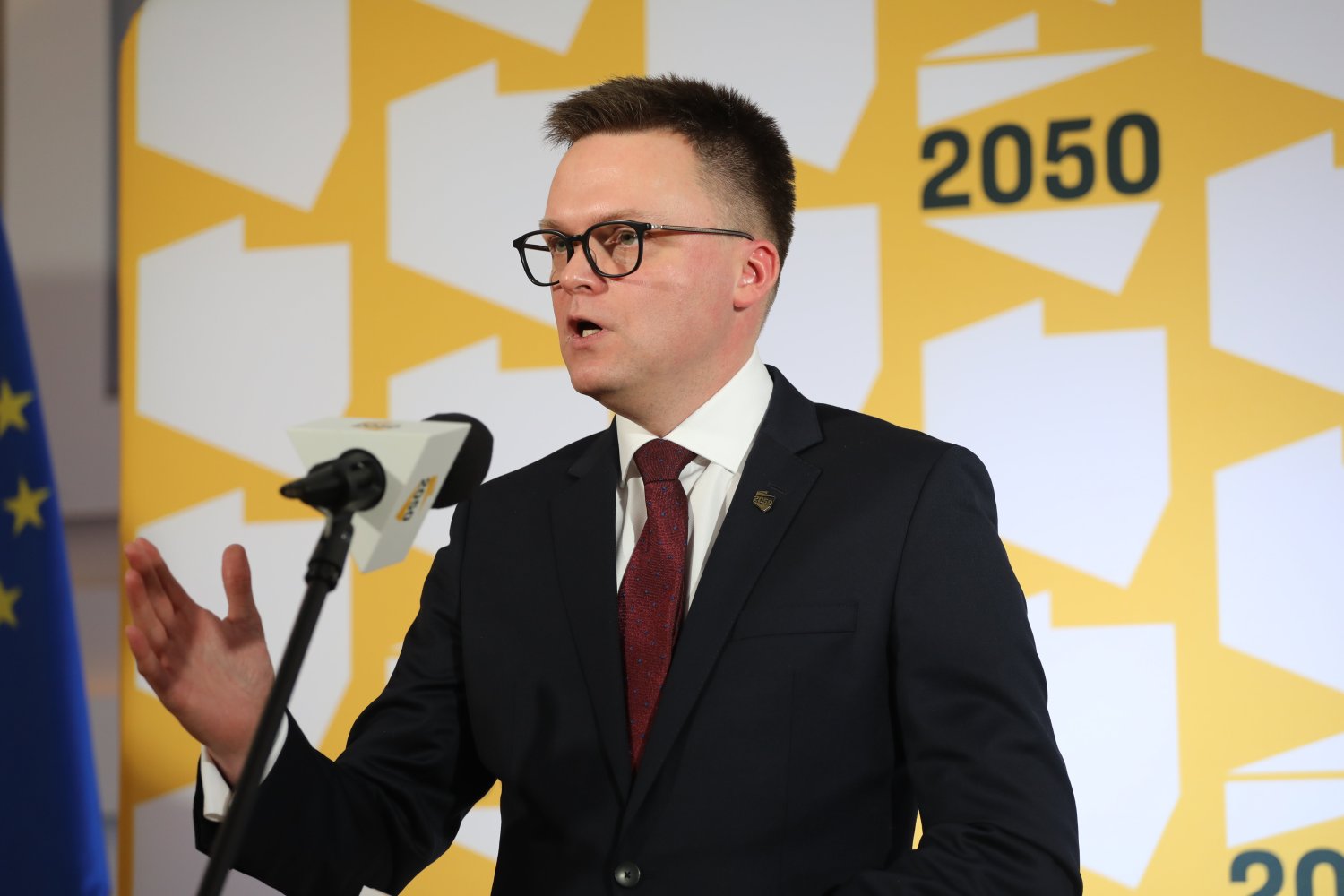 Polska 2050 coraz bardziej zostawia opozycję w tyle. Tak przynajmniej wynika z sondażu rządowego ośrodka CBOS.