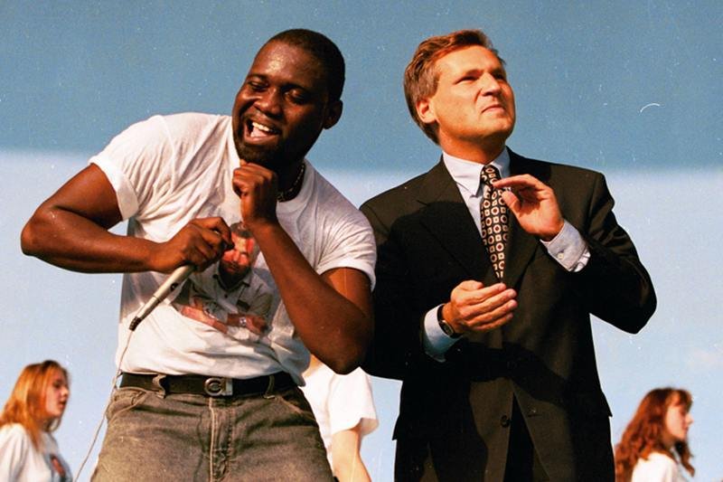 W wyborach prezydenckich 1995 roku Aleksandra Kwaśniewskiego wspierał zespół Top One. Piosenka "Ole! Olek" utorowała mu drogę do Pałacu Prezydenckiego.