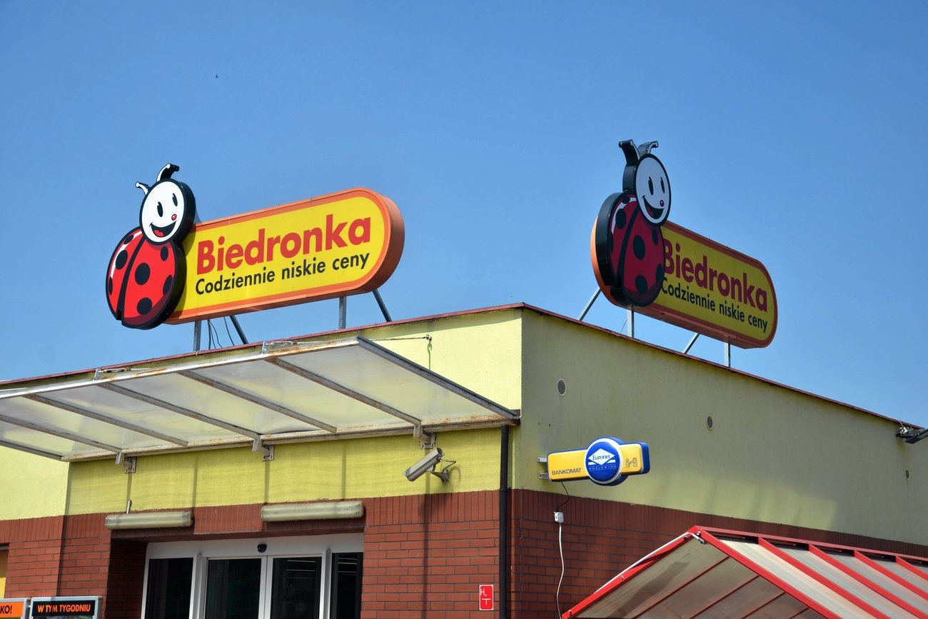 Bezprawnie pobierano opłatę parkingową od klientów Biedronki i Aldi.