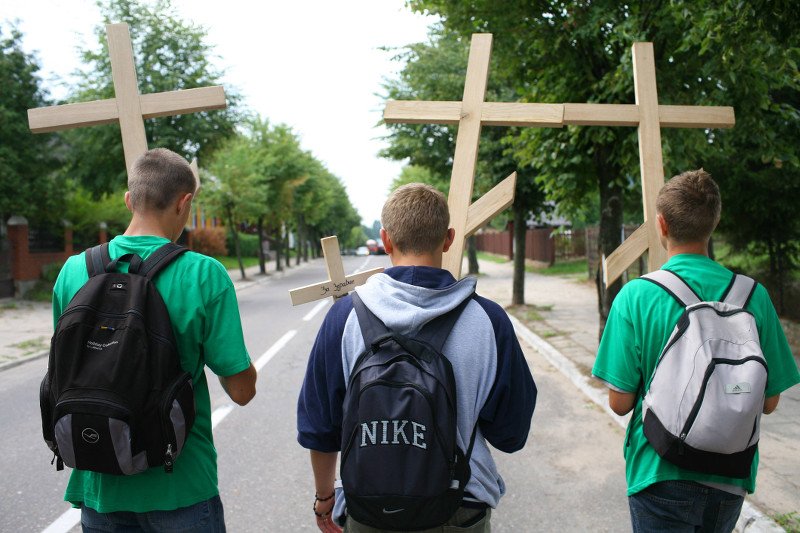 Ksiądz organizuje pielgrzymkę w godzinach zajęć. Szkoła nie widzi problemu i przyznaje, że to już tradycja