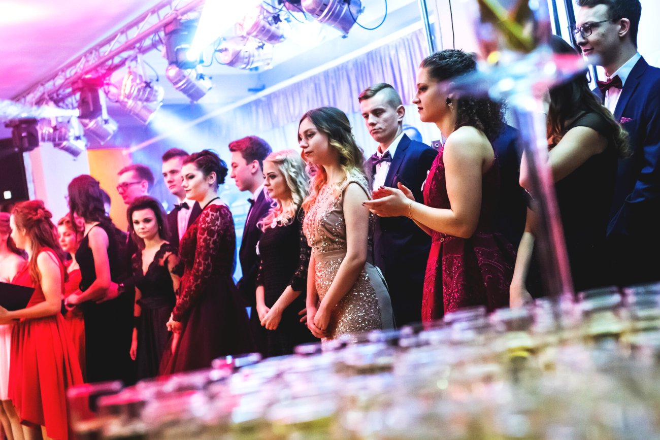 Apogeum IV fali, a na tapecie studniówki. Ogarnijcie się i przenieście je na po maturze