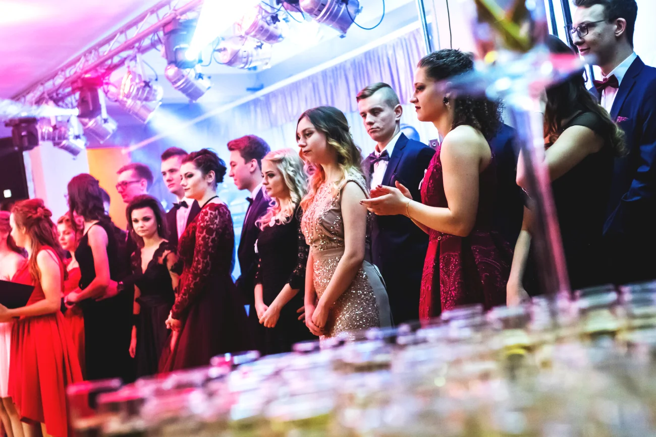 Apogeum IV fali, a na tapecie studniówki. Ogarnijcie się i przenieście je na po maturze