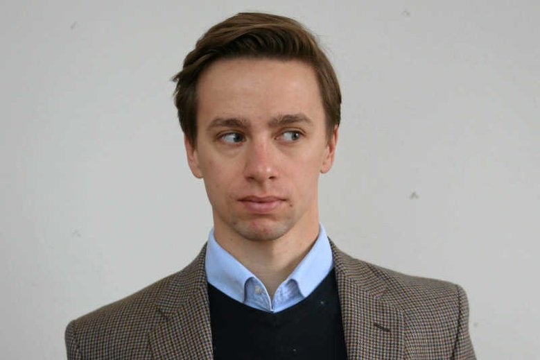 Poseł Krzysztof Bosak (Konfederacja) boi się, że zostanie wciągnięty pod kołdrę. Wszystko z powodu wizualizacji warszawskiego Zarządu Zieleni.