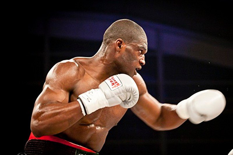 Izuagbe Ugonoh próbuje swoich sił w boksie zawodowym