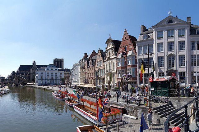 Panorama Gandawy, jednego z większych miast kraju.