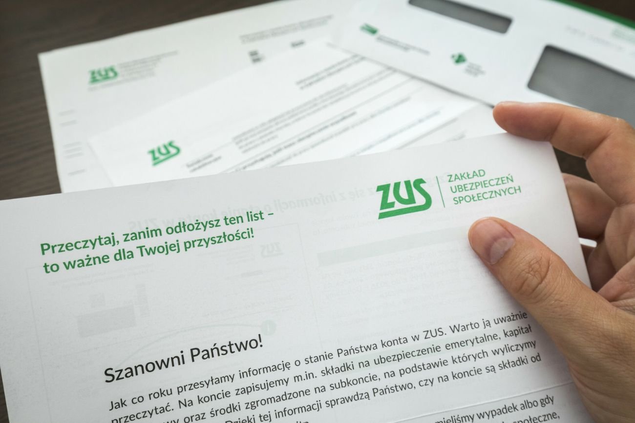 ZUS ma niespodziankę. Rodzice pobierający 800 plus mogą się spodziewać dwóch przelewów w miesiącu. ZUS wypłaci podwójnie 800 plus w marcu. Opublikowano harmonogram wypłat.