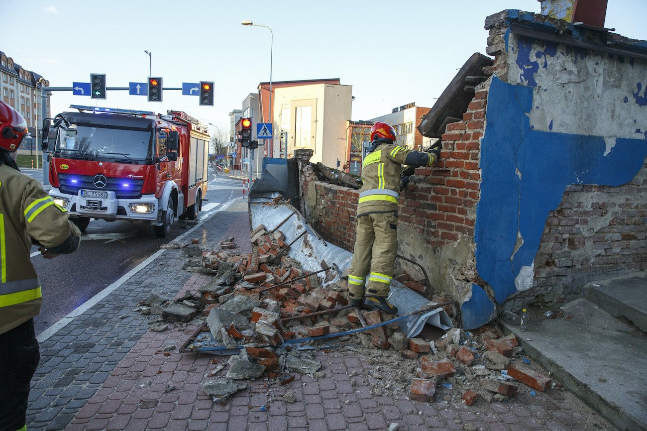 Rośnie liczba ofiar po wichurach nad Polską.