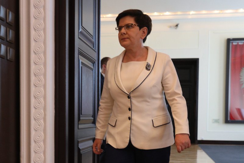 Premier Beata Szydło twierdzi, że PiS nie chce wyprowadzić Polski z Unii Europejskiej. Ludziom głoszącym takie tezy zarzuca "kłamstwo" i "potworną manipulację".