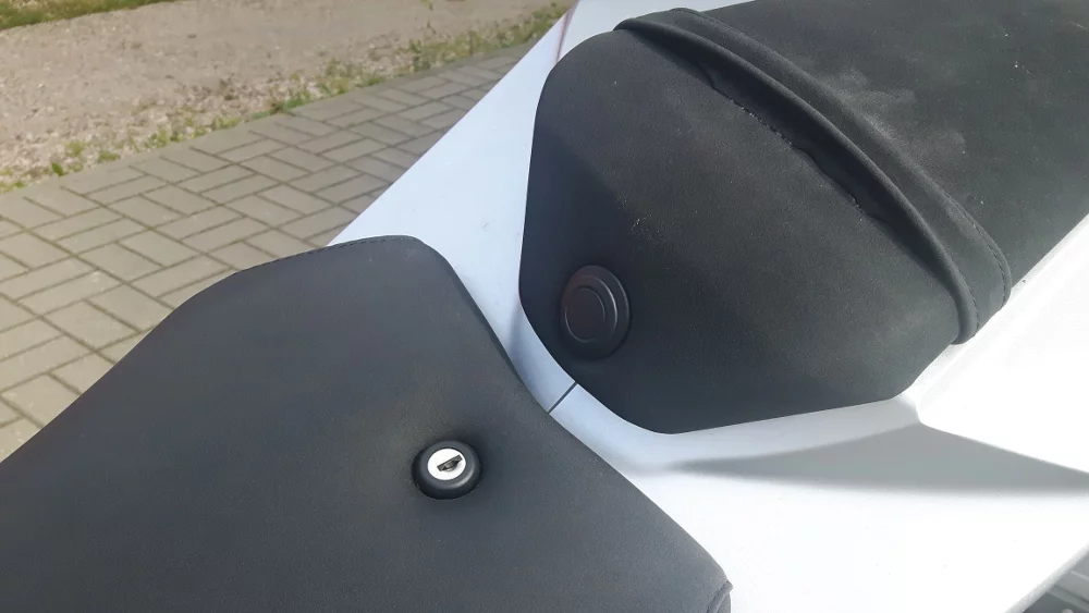 Pod kanapą znajduje się akumulator. I wystarczy, na więcej nie ma miejsca.
