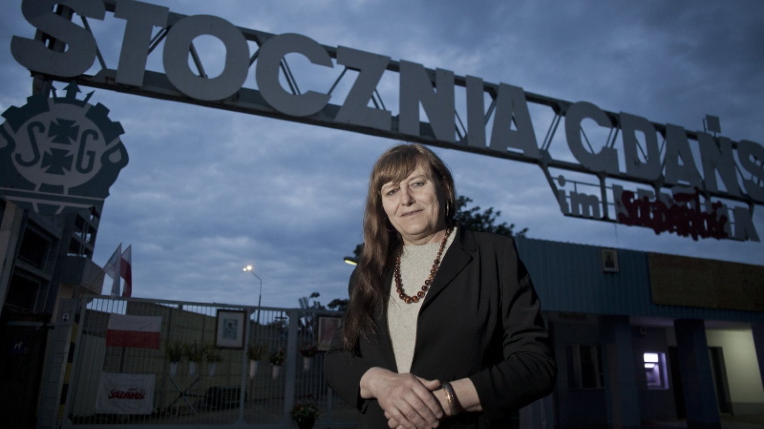 Ewa Hołuszko za swoją opozycyjną działalność została odznaczona Krzyżem Oficerskim Orderu Odrodzenia Polski.