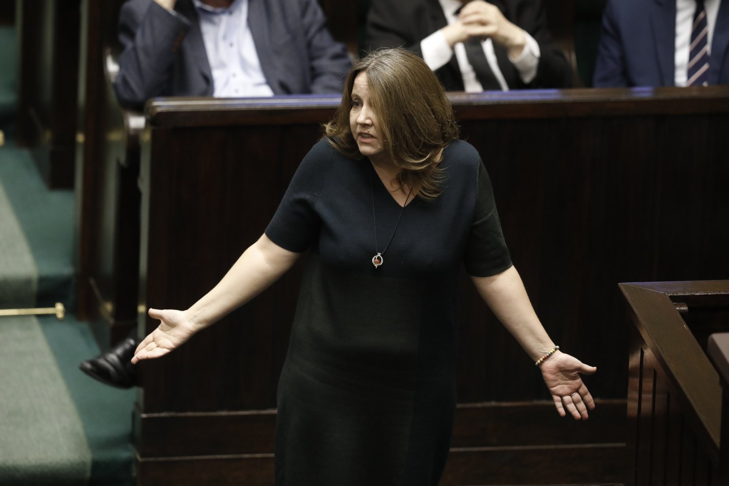 Posłanka PiS Joanna Lichocka "zasłynęła" pokazaniem środkowego palca w Sejmie