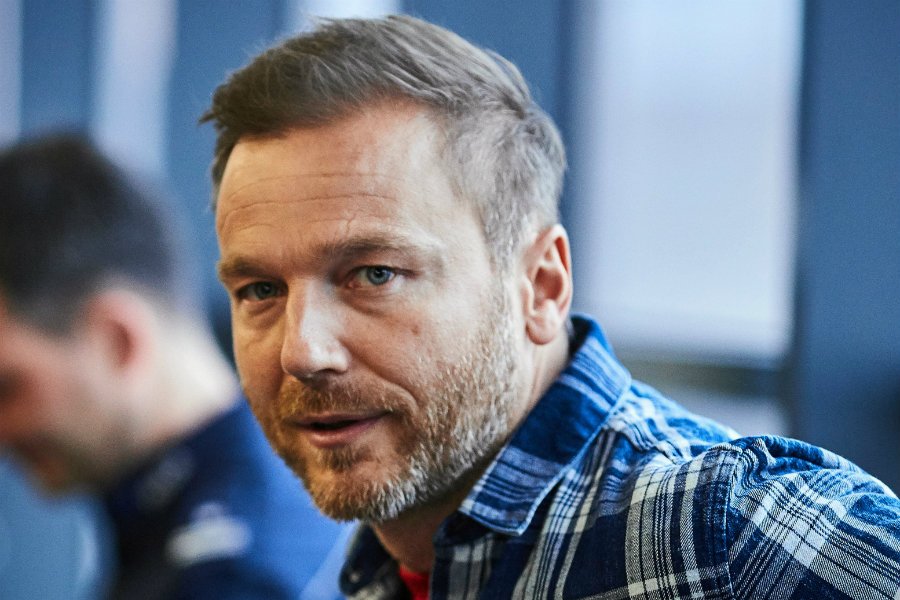 Aktor Krystian Wieczorek chciał zrobić test na koronawirusa. Opisał koszmar, jaki przeszedł w szpitalu.