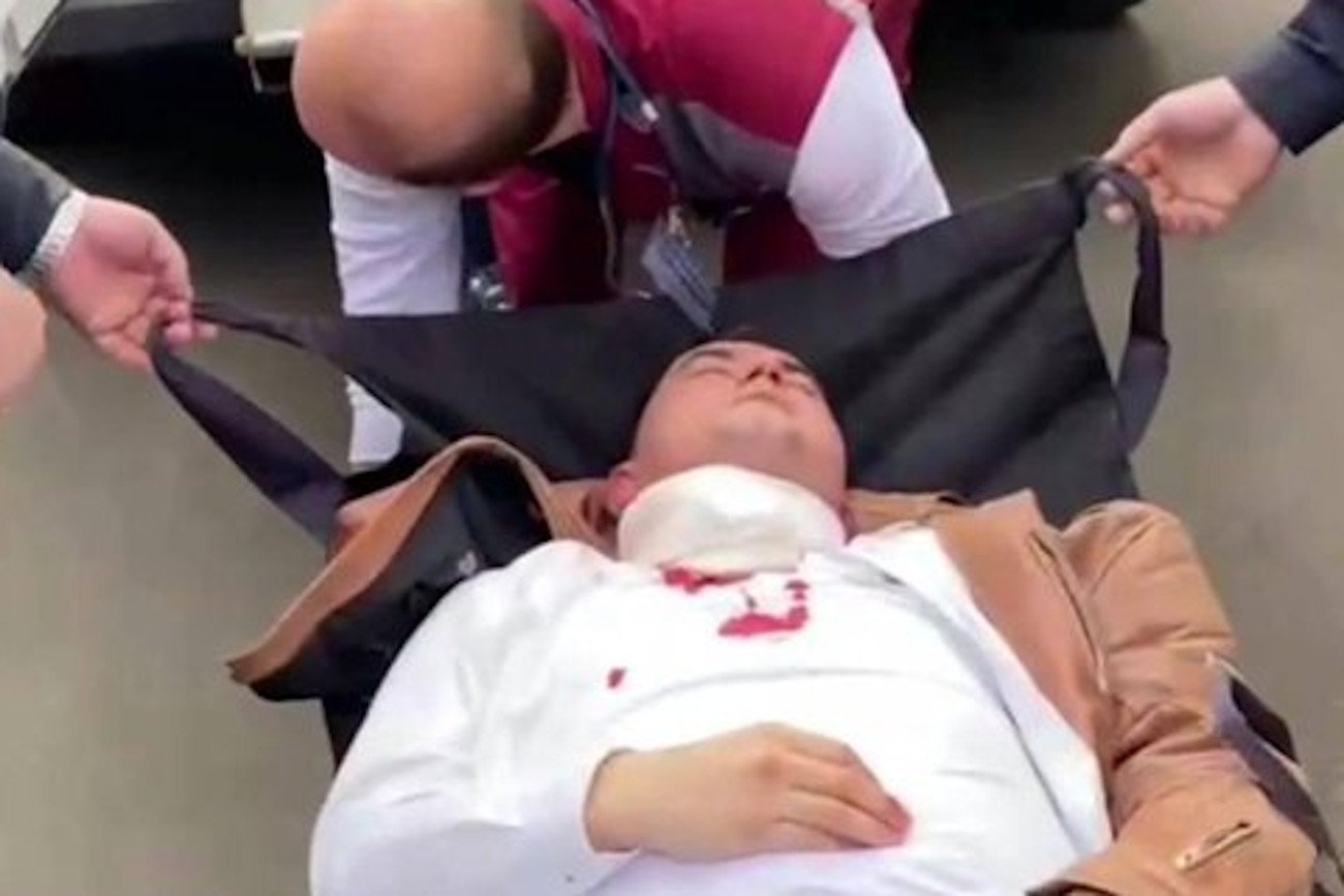 Białoruski opozycjonista Sciapan Łatypau w czasie rozprawy sądowej przebił sobie gardło długopisem.